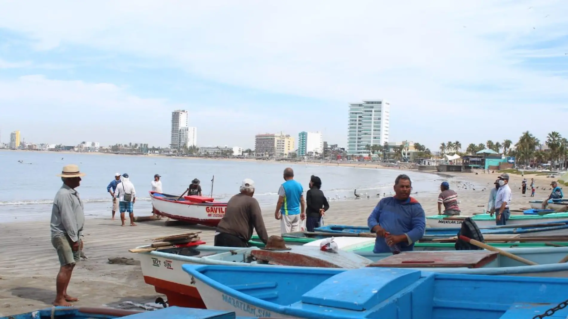 pescadores lanchas